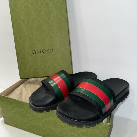 Men’s size 8 Gucci slippers. Worn once, comes with box. - Picture 5 of 5